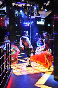 На вечеринке «Флирт-шоу» победившая пара получит шикарный приз